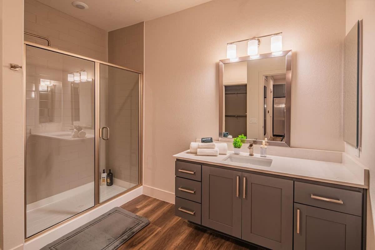 Cozy 1br Kierland Commons, Tpc Golf, Pool, Gym, W-d *