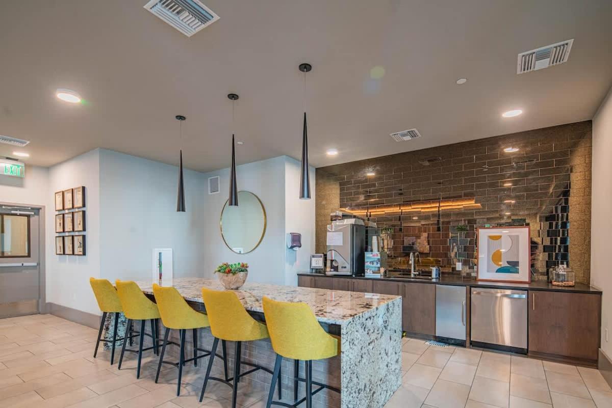 Cozy 1br Kierland Commons, Tpc Golf, Pool, Gym, W-d Scottsdale