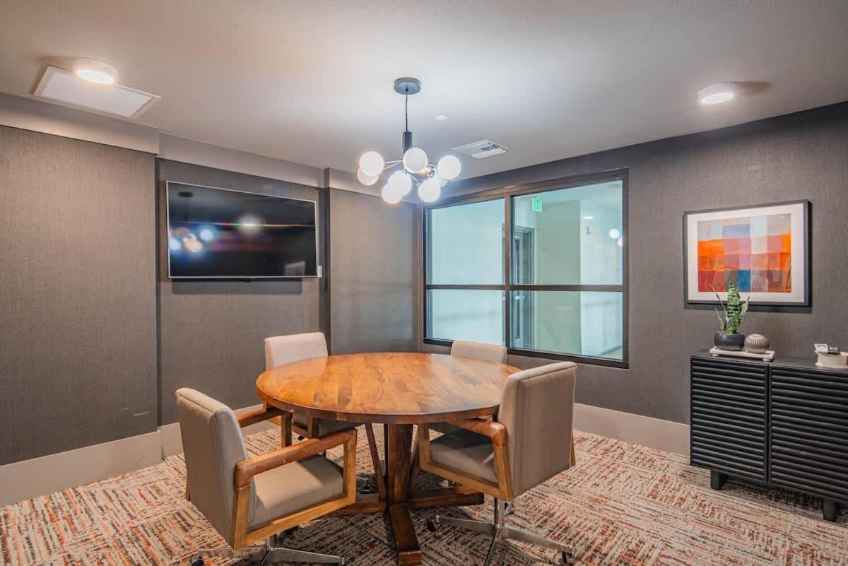 Cozy 1br Kierland Commons, Tpc Golf, Pool, Gym, W-d * Scottsdale
