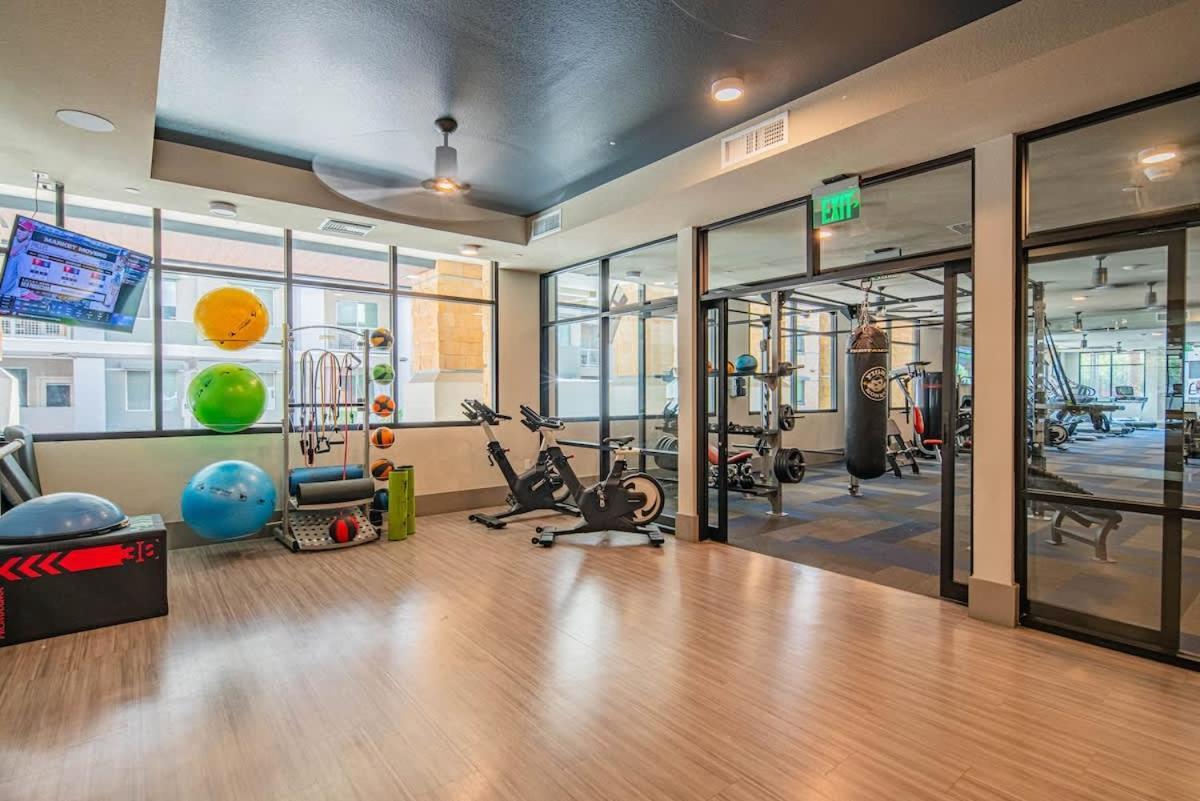 Cozy 1br Kierland Commons, Tpc Golf, Pool, Gym, W-d Apartment